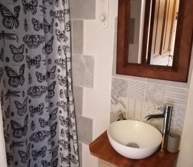 Robion Bed & Breakfast | la fée viviane et michel l'enchanteur