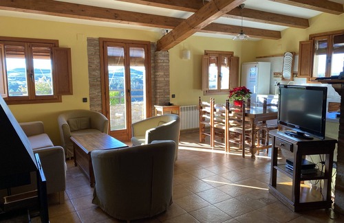 Aleny Cottage | La Farraja de Cal Farrés, rural house 1 h. from BCN: swimming pool, bbq, garden.