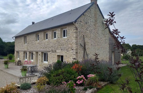 Colleville-sur-Mer Cottage | La ferme d'Omaha, in the heart of an orchard and 2km from Omaha beach