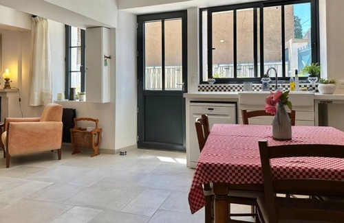 Augy House | LA FERME DE LUCIE Two-bedroom house with private garden and courtyard.