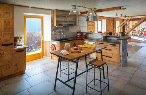 Mieussy Ski Chalet | La Ferme des Artistes - alpine home 10p with superb views - OVO Network