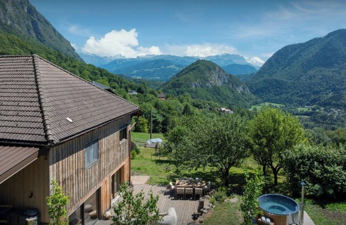 Mieussy Ski Chalet | La Ferme des Artistes - alpine home 10p with superb views - OVO Network