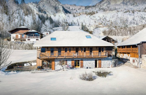 Mieussy Ski Chalet | La Ferme des Artistes - alpine home 10p with superb views - OVO Network