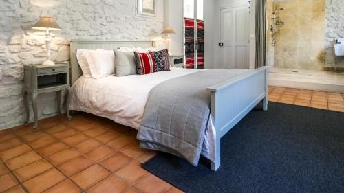 Le Barroux Bed & Breakfast | La Ferme Des Belugues