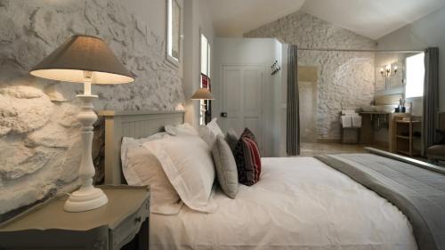 Le Barroux Bed & Breakfast | La Ferme Des Belugues