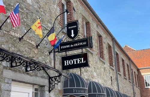Fontaine-l'Eveque Hotel | La Ferme du Château - Luxury Suite