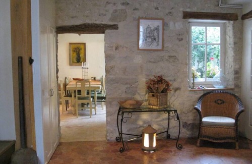 Moret-sur-Loing House | La Ferme de Montmartre in a Medieval Village