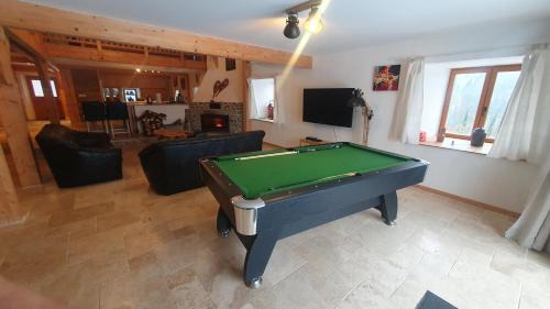 Travexin House | LA FERME LES DIGITALES bain nordique, billard