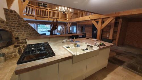 Travexin House | LA FERME LES DIGITALES bain nordique, billard