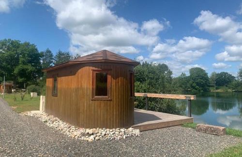 Roye Ski Chalet | La Feuille - Cabane isolée avec vue sur étang, terrasse privée & pêche