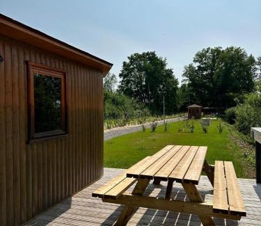 Roye Ski Chalet | La Feuille - Cabane isolée avec vue sur étang, terrasse privée & pêche