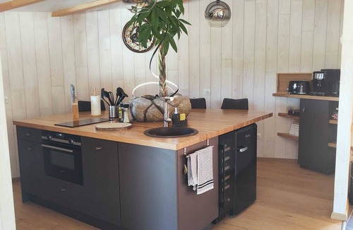 Segur-les-Villas Cabin | La Feuille Deluxe Log Cabin