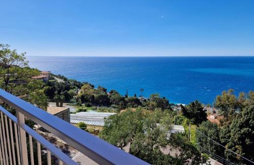 Ospedaletti Apartment | La finestra sul golfo