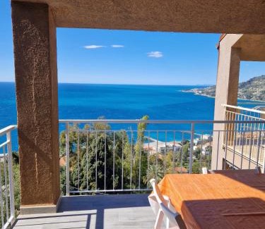 Ospedaletti Apartment | La finestra sul golfo