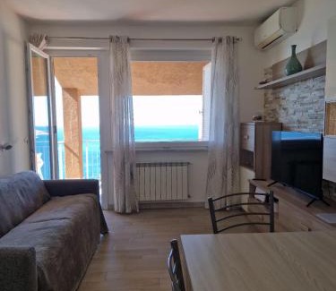 Ospedaletti Apartment | La finestra sul golfo