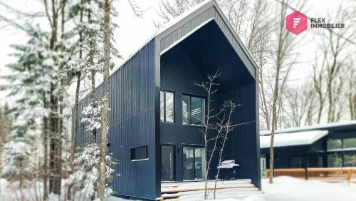 Pont-Rouge Ski Chalet | La Fleur Urbaine de Portneuf : 2.5 bathrooms, Hot tub, Sauna and Pool
