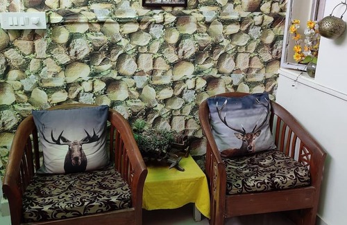 Gautam Nagar Apartment | La Floraison - Solo/Couple-Hauz khas/AIIMS/IIT