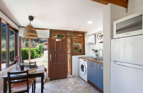 Icod de los Vinos Villa | 'La Florida' with Sea View, Private Terrace and Wi-Fi