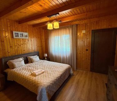 Balotesti House | La Foc și Undiță