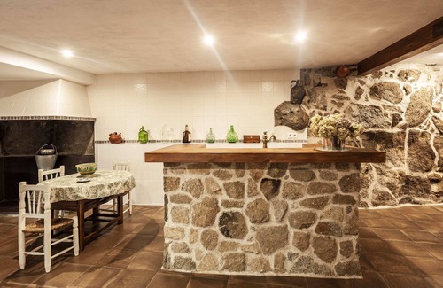 El Real de San Vicente Cottage | La Fontanita is an old Manchego house, completely renovated