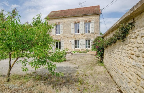 Jully-sur-Sarce House | La Fontaine Saint Louis