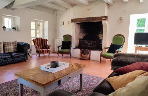Bourneau House | La Forêt Cottage at Château de Bourneau with private swimming pool & garden