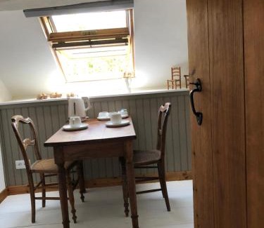 Saint-Georges-de-Reintembault Bed & Breakfast | La Chambrette La Canopée du Mont