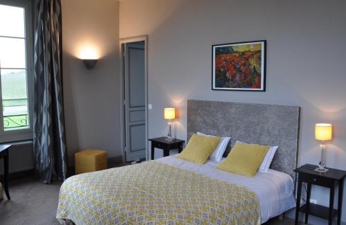 Beychac-et-Caillau House | La France - Gite Chateau