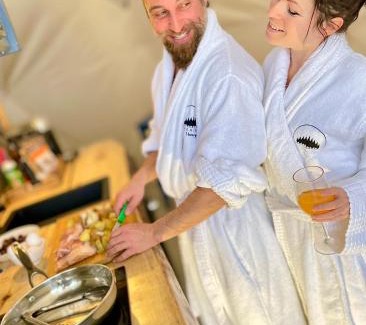 Mauricie Ski Chalet | La générale Sherman, Expérience hébergement le luxe sauvage avec vue et jacuzzi
