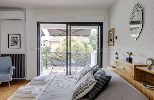 Bonnefoy-Roseraie-Gramont Bed & Breakfast | La Galerie, Maison de Charme et de Caractère