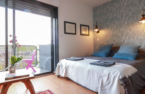 Bonnefoy-Roseraie-Gramont Bed & Breakfast | La Galerie, Maison de Charme et de Caractère