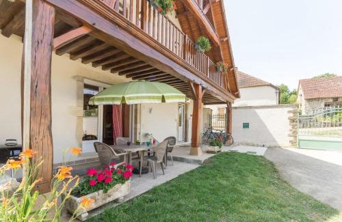 Auxant House | La Glycine et La Villanelle