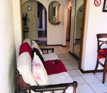 Emfuleni House | La Gracia Guesthouse
