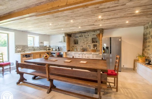 Saint-Sauves-d'Auvergne House | La Grange de Liournat