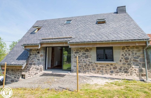 Saint-Sauves-d'Auvergne House | La Grange de Liournat