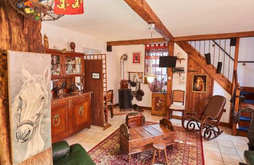 Perriers-en-Beauficel Bed & Breakfast | La Grande Mardelle - "La Grange"