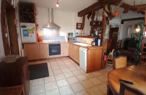 Perriers-en-Beauficel Bed & Breakfast | La Grande Mardelle - "La Grange"