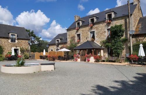 Les Champs-Geraux House | La Grande Maison - Les Gîtes de la Lohuas
