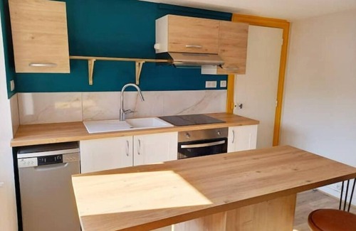 Riorges Apartment | La "grande" Rochette Appartement Rooftop & Jacuzzi