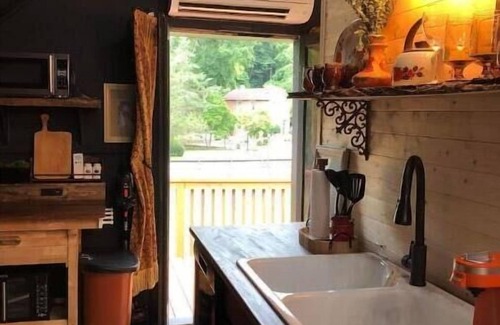 Elsah House | La Grange at Suite Jane - private studio barn loft apartment: a bohemian getaway