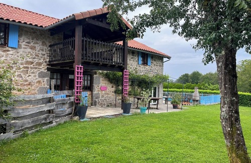 Saint-Estephe Cottage | La Grange, charming spacious 5 bedroom Gite in Saint-Estephe 24360 Dordognen n n