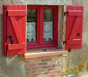 Deneuille-les-Mines Bed & Breakfast | La Grange du Bourg