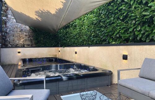 Saint-Genis-Pouilly Villa | La Grange Emnitan - Maison de ville moderne pour 12p Fêtes interdites