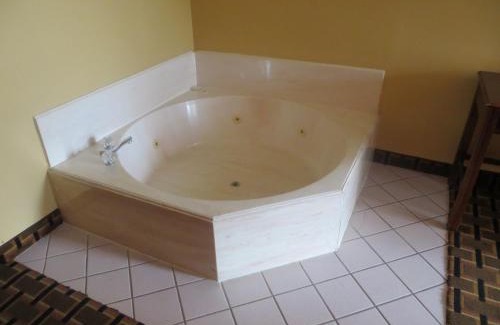 La Grange Hotel | La Grange Executive Inn and Suites