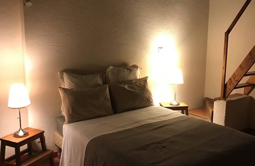 Coutouvre Bed & Breakfast | La Grange: The Harvest Room