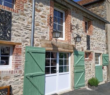Menat Bed & Breakfast | La grenouille amoureuse