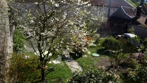 Arthonnay Bed & Breakfast | La Grille Fleurie, chambres d'hôte chez l'habitant