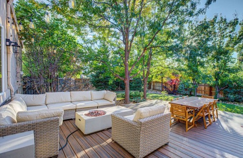 Applewood Villages House | La Hacienda - Hot-Tub - Patio - Luxurious Mansion