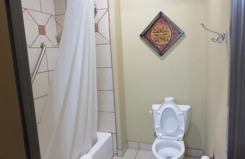 Near East Side Hotel | La Hacienda Inn near Alamodome & Riverwalk