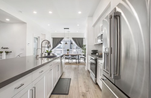 Central San Pedro House | LA Harbor View + Free Tesla Charger + Rooftop Deck